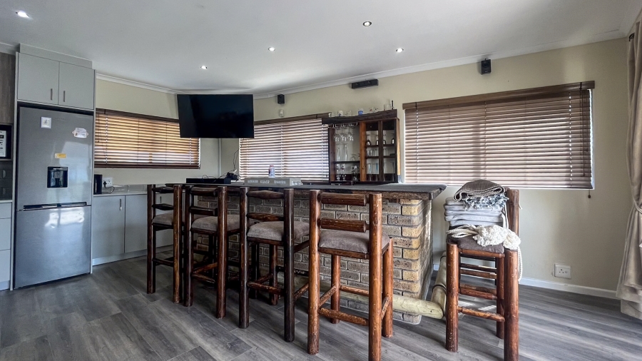To Let 4 Bedroom Property for Rent in Country Club Western Cape